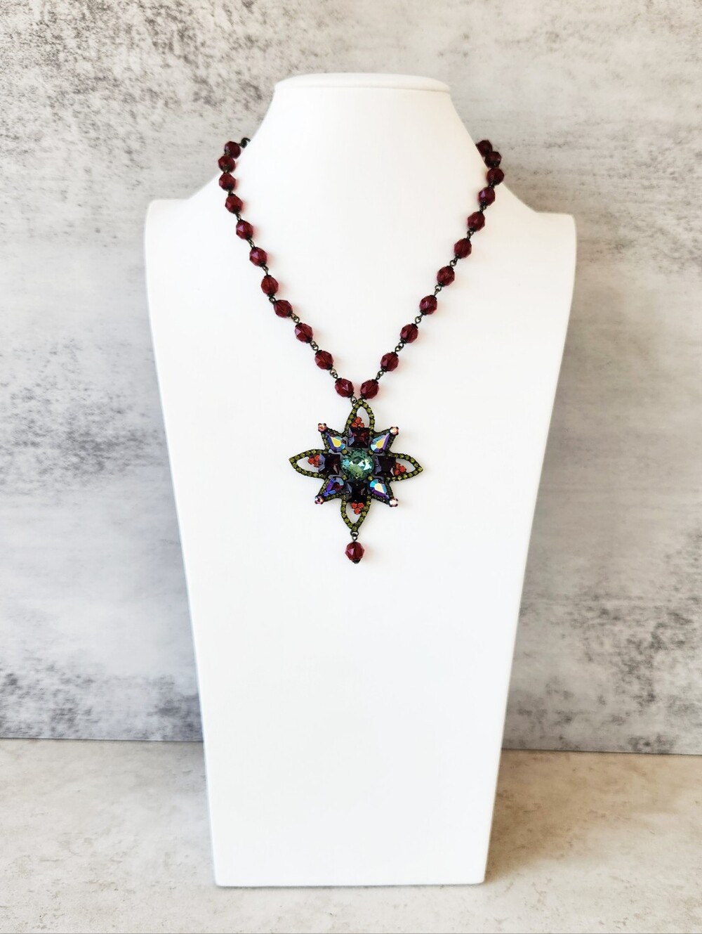 Sorrelli Signed Floral Shaped Crystal Pendant Beaded Necklace Red Blue AB Stones - Picture 9 of 9
